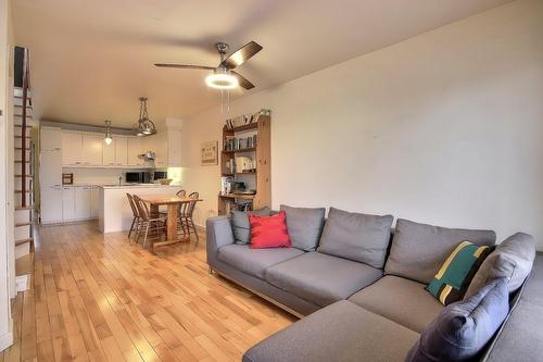 Salon - 6580 Rue Chabot, Montréal (Rosemont/La Petite-Patrie), QC - Indoor Photo Showing Living Room