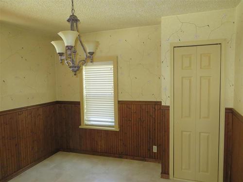 108 Queen Street, Sioux Lookout, ON - Indoor Photo Showing Other Room