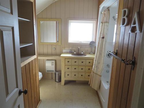 108 Queen Street, Sioux Lookout, ON - Indoor Photo Showing Other Room