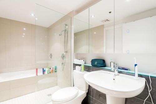 Salle de bains - 529-1414 Rue Chomedey, Montréal (Ville-Marie), QC - Indoor Photo Showing Bathroom