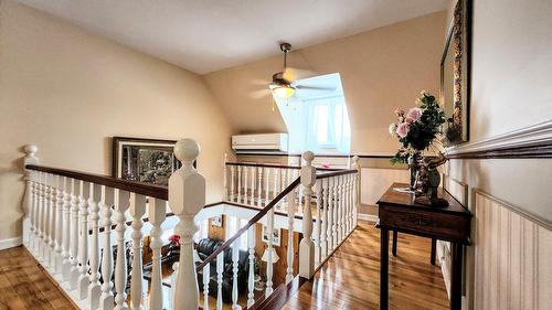 Mezzanine - 621 Boul. Robitaille, Notre-Dame-Du-Mont-Carmel, QC - Indoor Photo Showing Other Room