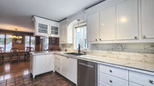 Kitchen - 621 Boul. Robitaille, Notre-Dame-Du-Mont-Carmel, QC - Indoor Photo Showing Kitchen With Double Sink