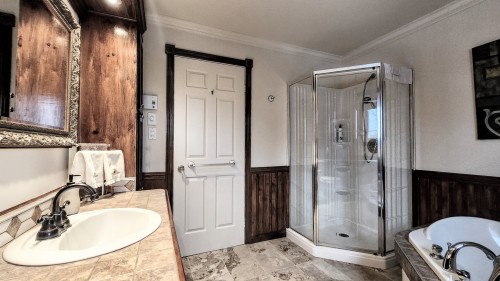 Bathroom - 621 Boul. Robitaille, Notre-Dame-Du-Mont-Carmel, QC - Indoor Photo Showing Bathroom