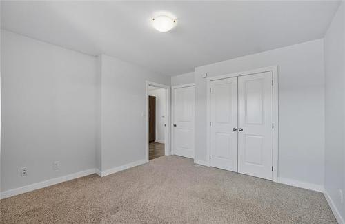 8 Landsbury Te, Niverville, MB 