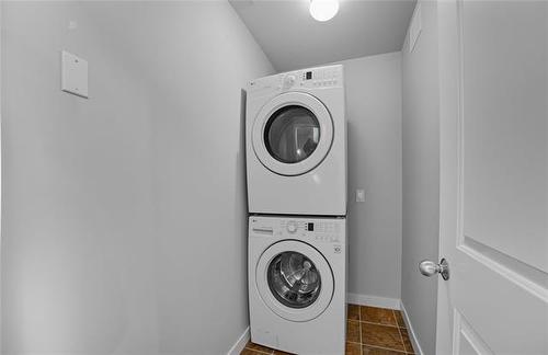 8 Landsbury Te, Niverville, MB 