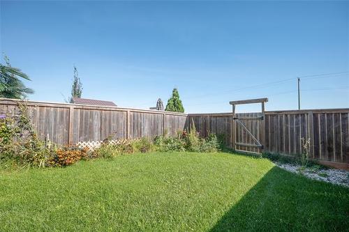 8 Landsbury Te, Niverville, MB 