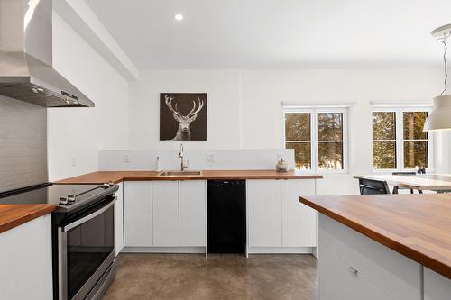 Cuisine - 1735  - 1737 Ch. De La Gare, Val-Morin, QC - Indoor Photo Showing Kitchen