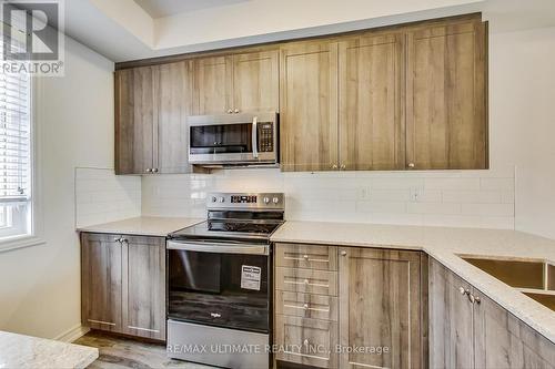 214 - 370 Hopewell Avenue, Toronto, ON - Indoor Photo Showing Kitchen