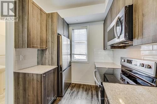 214 - 370 Hopewell Avenue, Toronto, ON - Indoor Photo Showing Kitchen