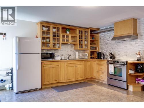 2841 Bentley Road, West Kelowna, BC - Indoor Photo Showing Kitchen