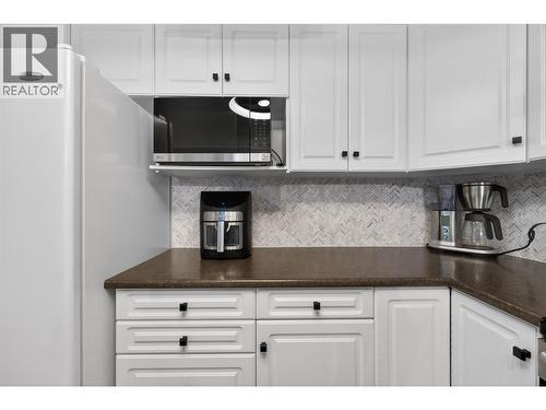 1002 Riverside Avenue Unit# 206, Sicamous, BC - Indoor Photo Showing Kitchen