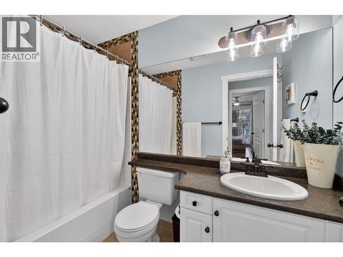 1002 Riverside Avenue Unit# 206, Sicamous, BC - Indoor Photo Showing Bathroom