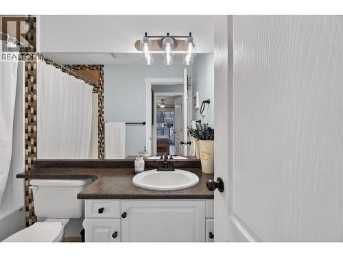 1002 Riverside Avenue Unit# 206, Sicamous, BC - Indoor Photo Showing Bathroom