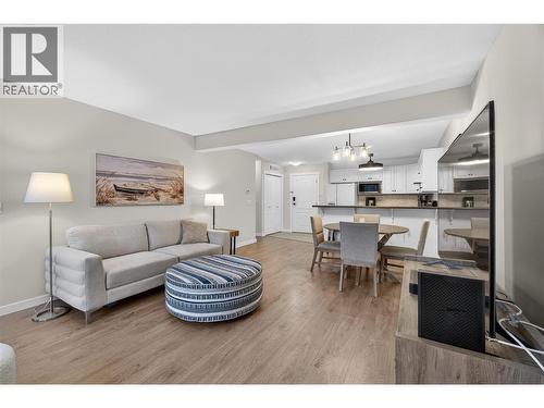 1002 Riverside Avenue Unit# 206, Sicamous, BC - Indoor Photo Showing Living Room