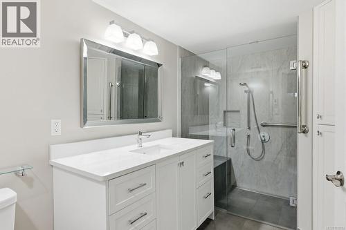8 500 Marsett Pl, Saanich, BC - Indoor Photo Showing Bathroom