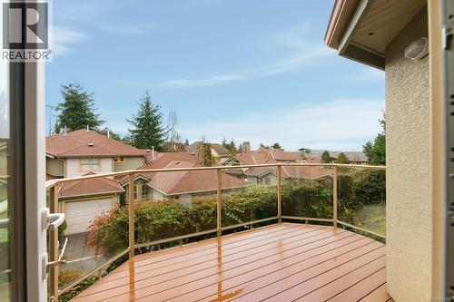 8 500 Marsett Pl, Saanich, BC - Outdoor