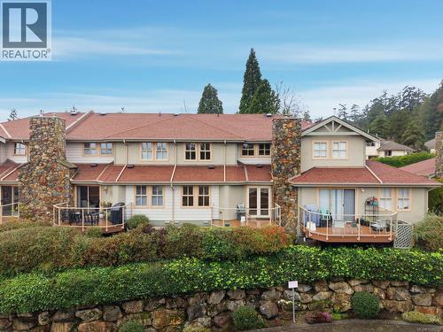 8 500 Marsett Pl, Saanich, BC - Outdoor With Deck Patio Veranda