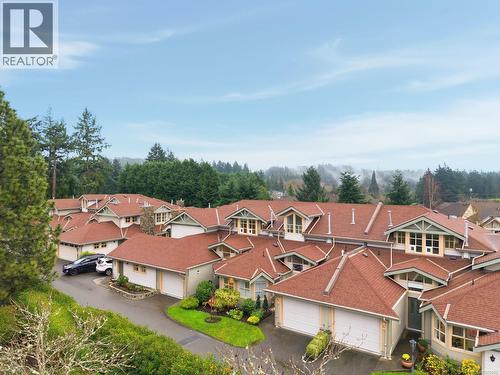 8 500 Marsett Pl, Saanich, BC - Outdoor With Facade