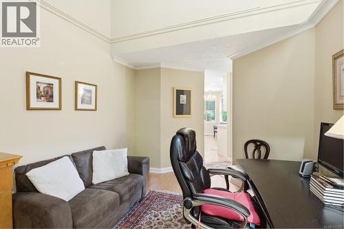 8 500 Marsett Pl, Saanich, BC - Indoor Photo Showing Office