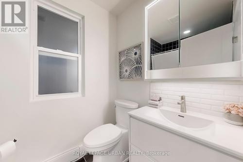 772 Richmond Street W, Toronto, ON - Indoor Photo Showing Bathroom
