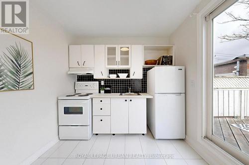 772 Richmond Street W, Toronto, ON - Indoor Photo Showing Kitchen