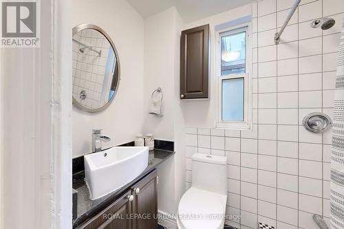 772 Richmond Street W, Toronto, ON - Indoor Photo Showing Bathroom