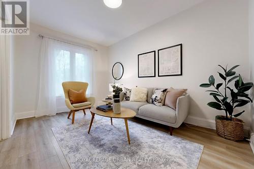 772 Richmond Street W, Toronto, ON - Indoor Photo Showing Living Room