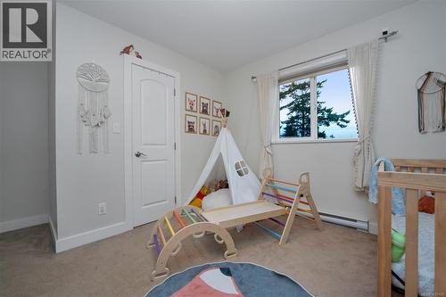 Garden House bedroom 1 - 2229 Arbutus Rd, Saanich, BC - Indoor