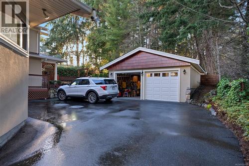 Double car garage and shop - 2229 Arbutus Rd, Saanich, BC - Outdoor