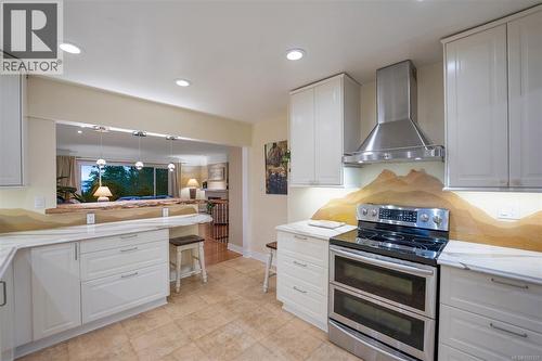 2229 Arbutus Rd, Saanich, BC - Indoor Photo Showing Kitchen