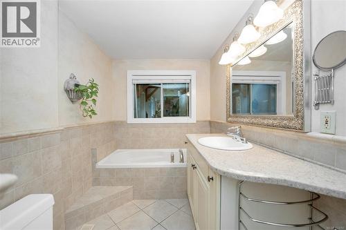 Main residence bathroom with jetted tub - 2229 Arbutus Rd, Saanich, BC - Indoor Photo Showing Bathroom