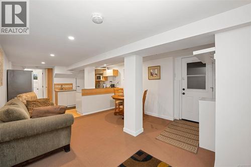 2-Bd basement suite - 2229 Arbutus Rd, Saanich, BC - Indoor