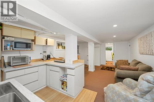 2-Bd basement suite - 2229 Arbutus Rd, Saanich, BC - Indoor Photo Showing Kitchen