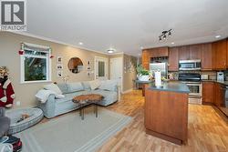 Cottage LR / kitchen - 