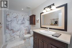 Cottage upstairs bathroom - 