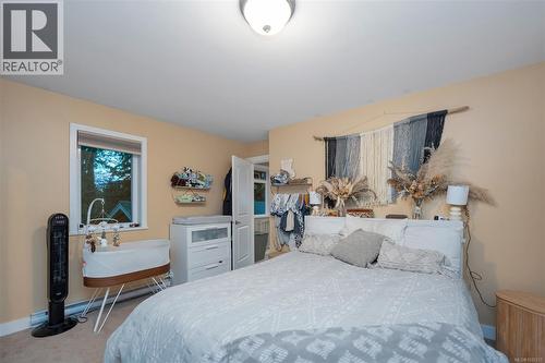 Cottage primary room - 2229 Arbutus Rd, Saanich, BC - Indoor Photo Showing Bedroom