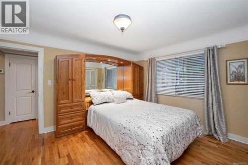 2229 Arbutus Rd, Saanich, BC - Indoor Photo Showing Bedroom