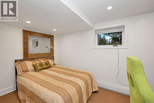Basement suite bedroom 2 - 2229 Arbutus Rd, Saanich, BC - Indoor Photo Showing Bedroom