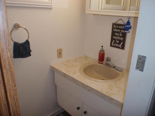 5135  52 Avenue, Barrhead, AB - Indoor Photo Showing Bathroom