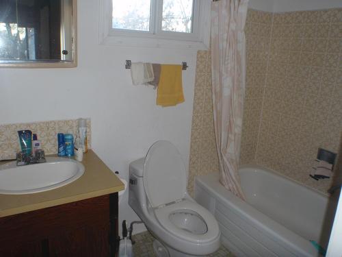 5135  52 Avenue, Barrhead, AB - Indoor Photo Showing Bathroom