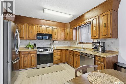 439 Manning Lane, Saskatoon, SK - Indoor Photo Showing Kitchen With Double Sink
