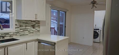21 Flatlands Way, Brampton, ON - Indoor Photo Showing Kitchen
