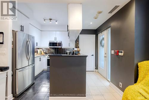 Th-115 - 90 Absolute Avenue, Mississauga, ON - Indoor Photo Showing Kitchen