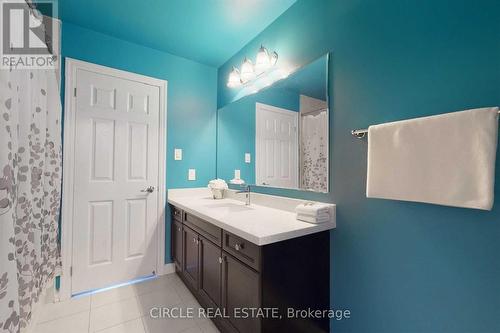 1368 Connaught Terrace, Milton, ON - Indoor Photo Showing Bathroom