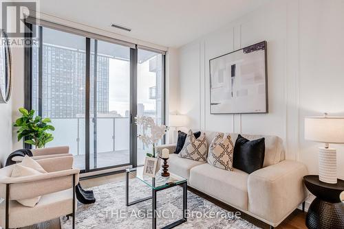 2401 - 25 Richmond Street E, Toronto, ON - Indoor Photo Showing Living Room