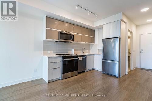 606 - 10 Deerlick Court, Toronto, ON - Indoor Photo Showing Kitchen