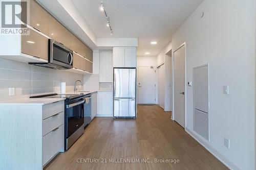 606 - 10 Deerlick Court, Toronto, ON - Indoor Photo Showing Kitchen