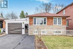 50 PANMURE CRESCENT N  Toronto, ON M1K 4Y6