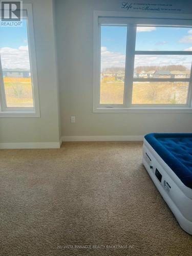 938 West Village Square, London North (North M), ON - Indoor Photo Showing Bedroom