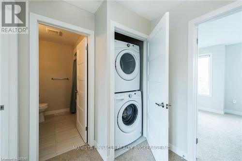 938 West Village Square, London North (North M), ON - Indoor Photo Showing Laundry Room